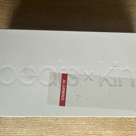 Beats by Kim Light Gray Pill NIB Bluetooth Speaker - Picture 6 of 6